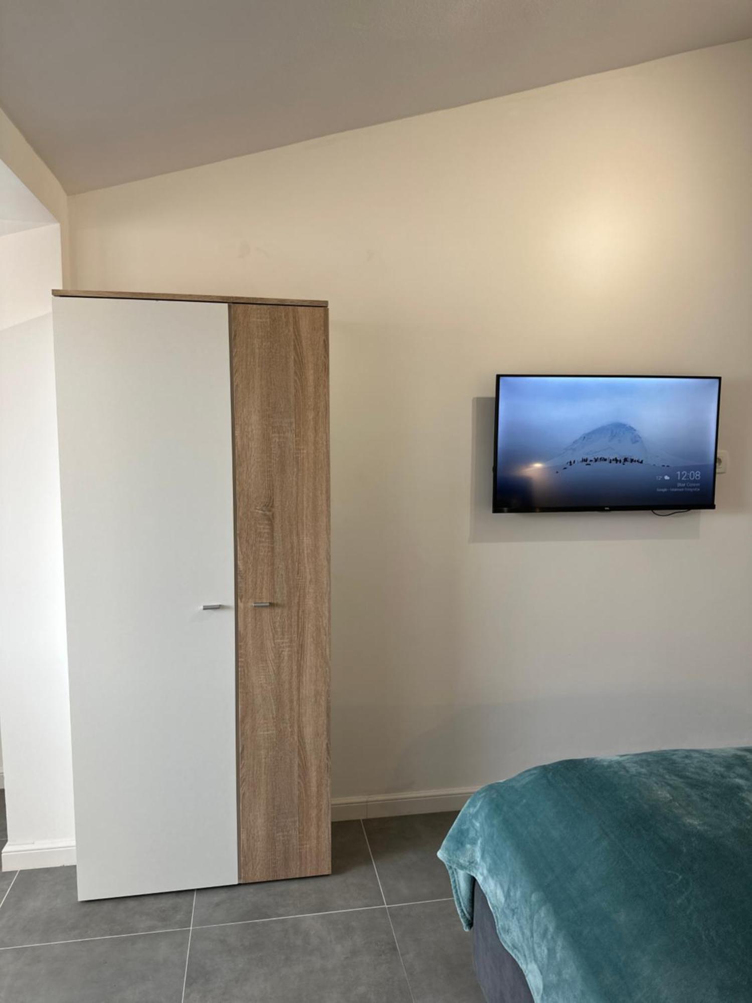 Crolivia Apartments Near Arena, Center Of PUY מראה חיצוני תמונה