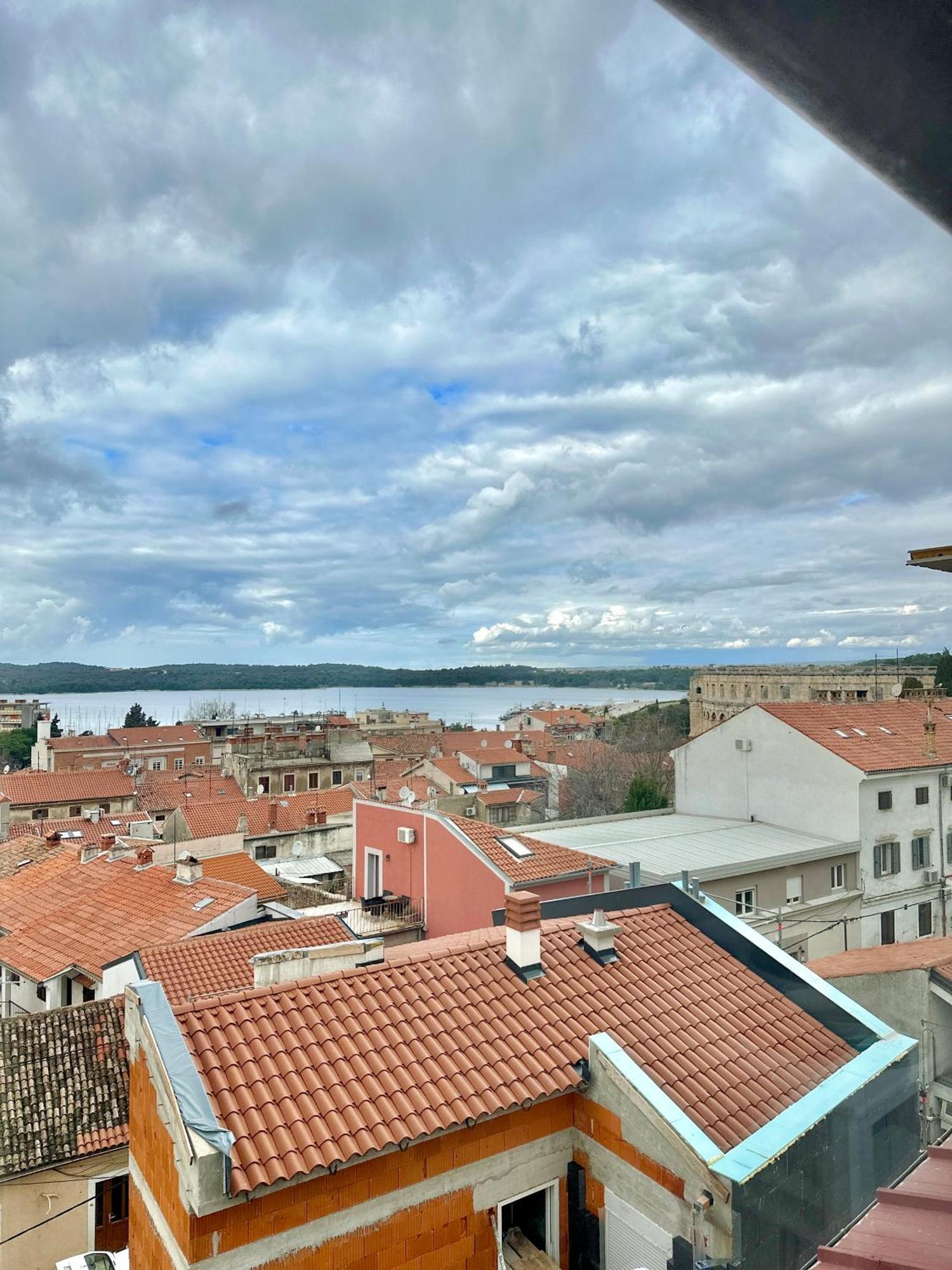 Crolivia Apartments Near Arena, Center Of PUY מראה חיצוני תמונה